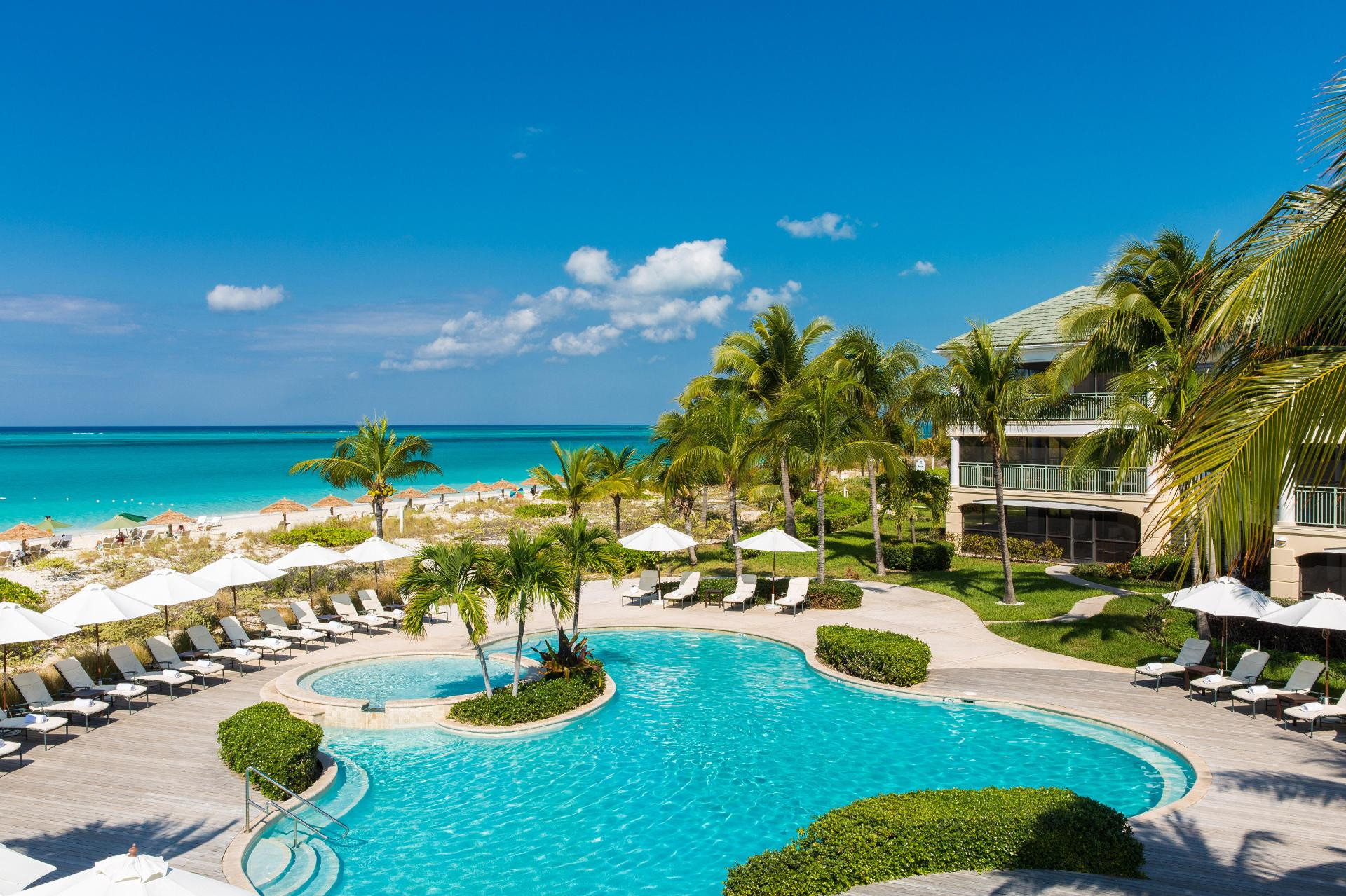 Vista Exterior The Sands at Grace Bay