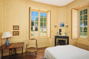 Alojamiento - Between Angers, Le Mans and Saumur, a gîte in a château near the Loire.