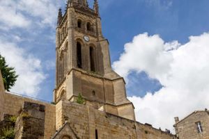 Actividad - Excursión a Saint-Émilion con visita a la iglesia monolítica + Cata de vinos
