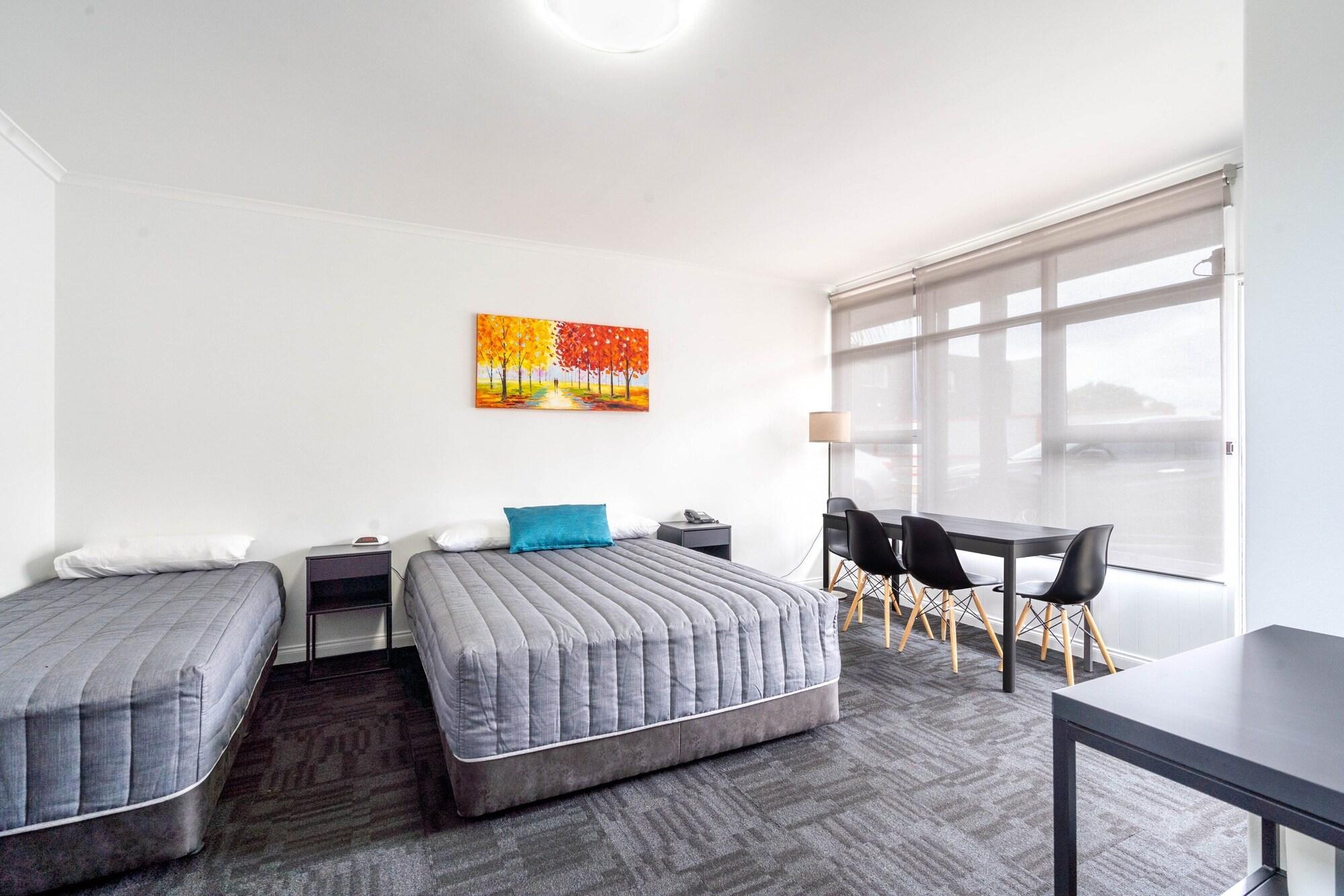Set de Habitación City West Motel