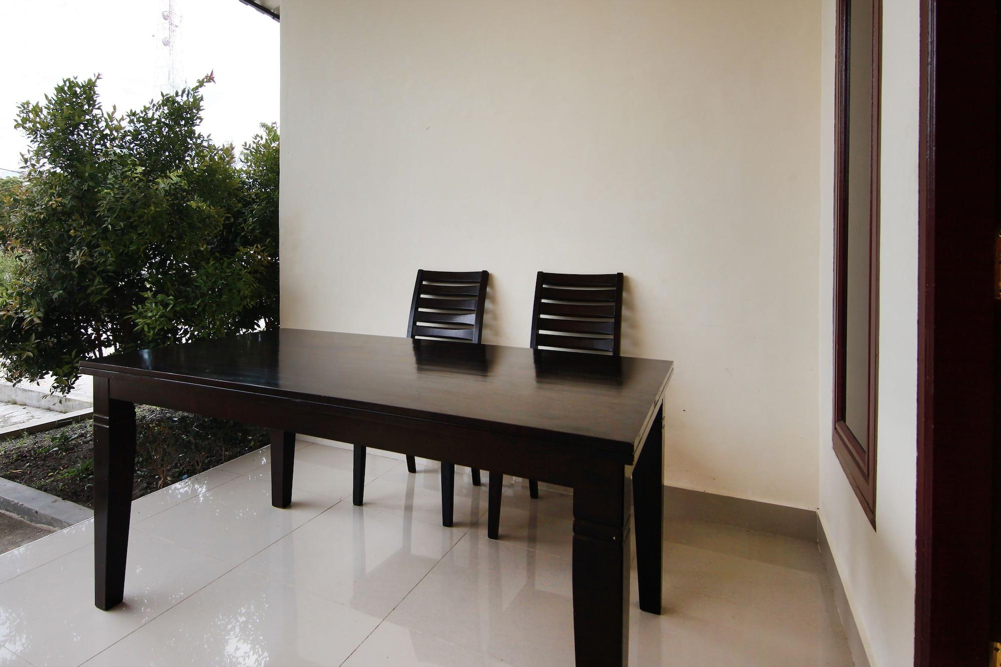 Vista Lobby OYO 1694 Pariban Homestay