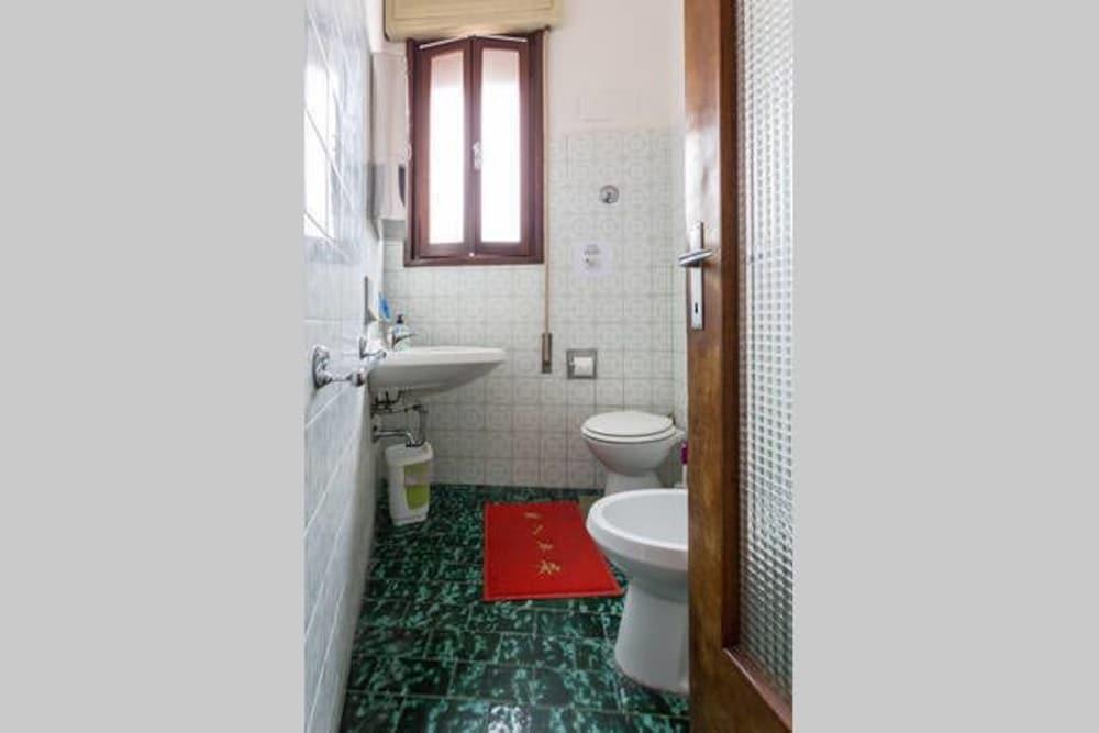 Baño Venice Bangla Guest House