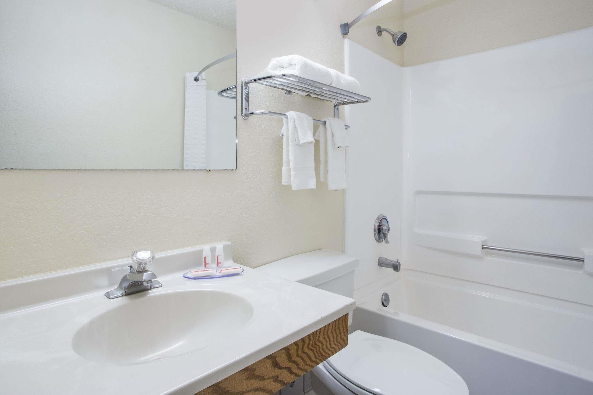 Equipamiento de Habitación Super 8 by Wyndham Radford VA