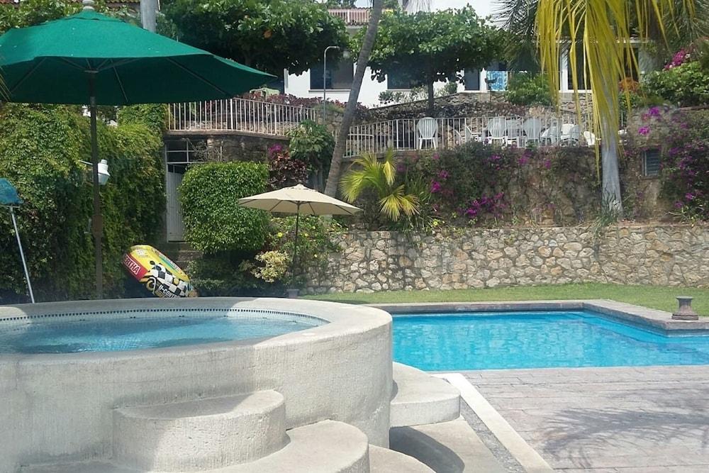 Vista da piscina LA Casa MÁS Bonita DE Teques - 30 Personas
