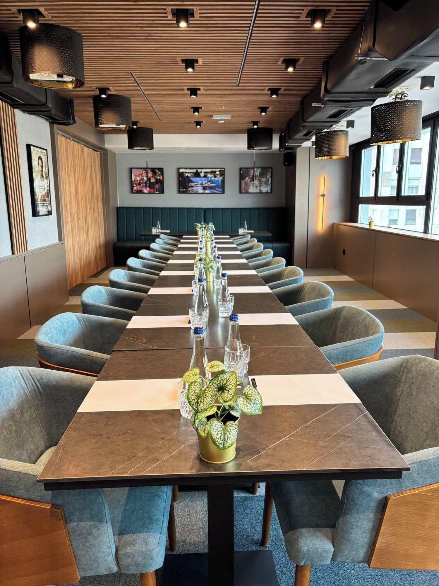 Sala de Reuniones Lumière Hotel