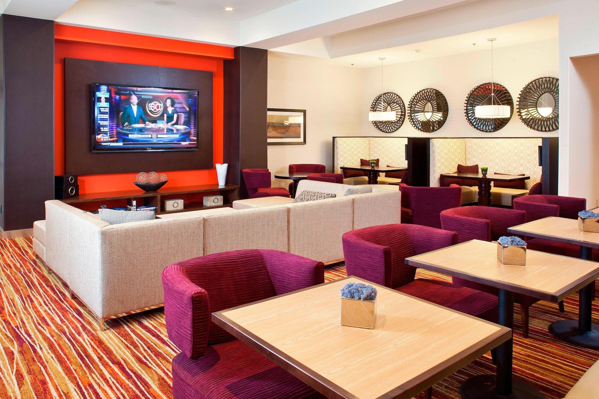 Vista Lobby Courtyard by Marriott Pueblo Downtown
