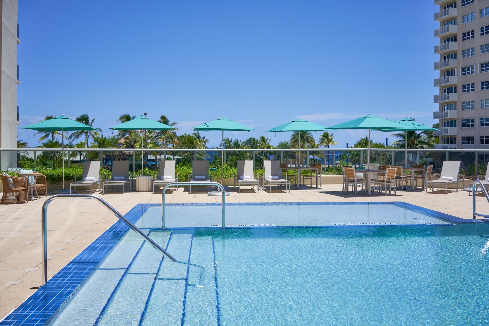 Vista Piscina Home2 Suites by Hilton Pompano Beach Pier