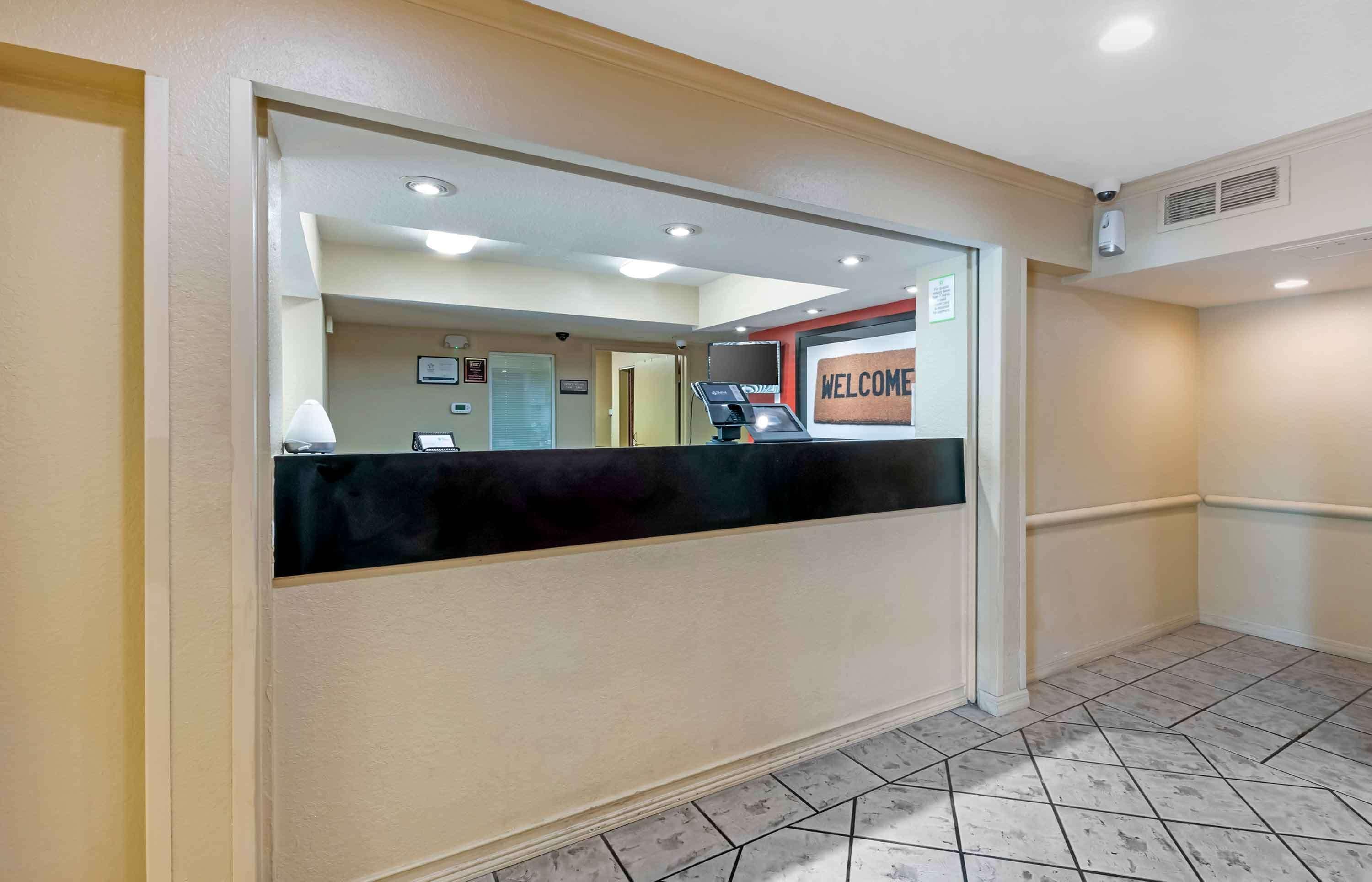Vista Lobby Extended Stay America Select Suites Orlando Southpark