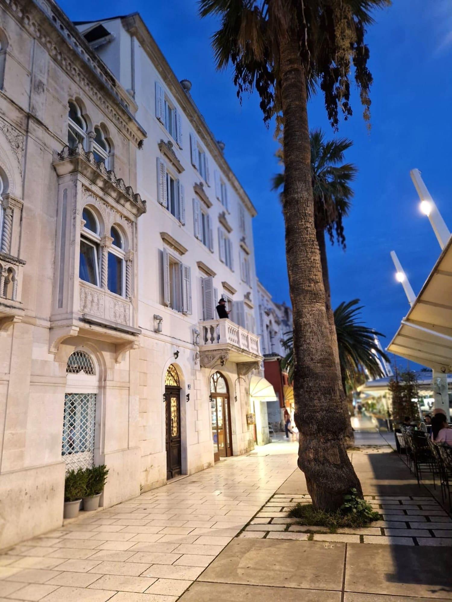Vista Exterior Riva Luxury Suites