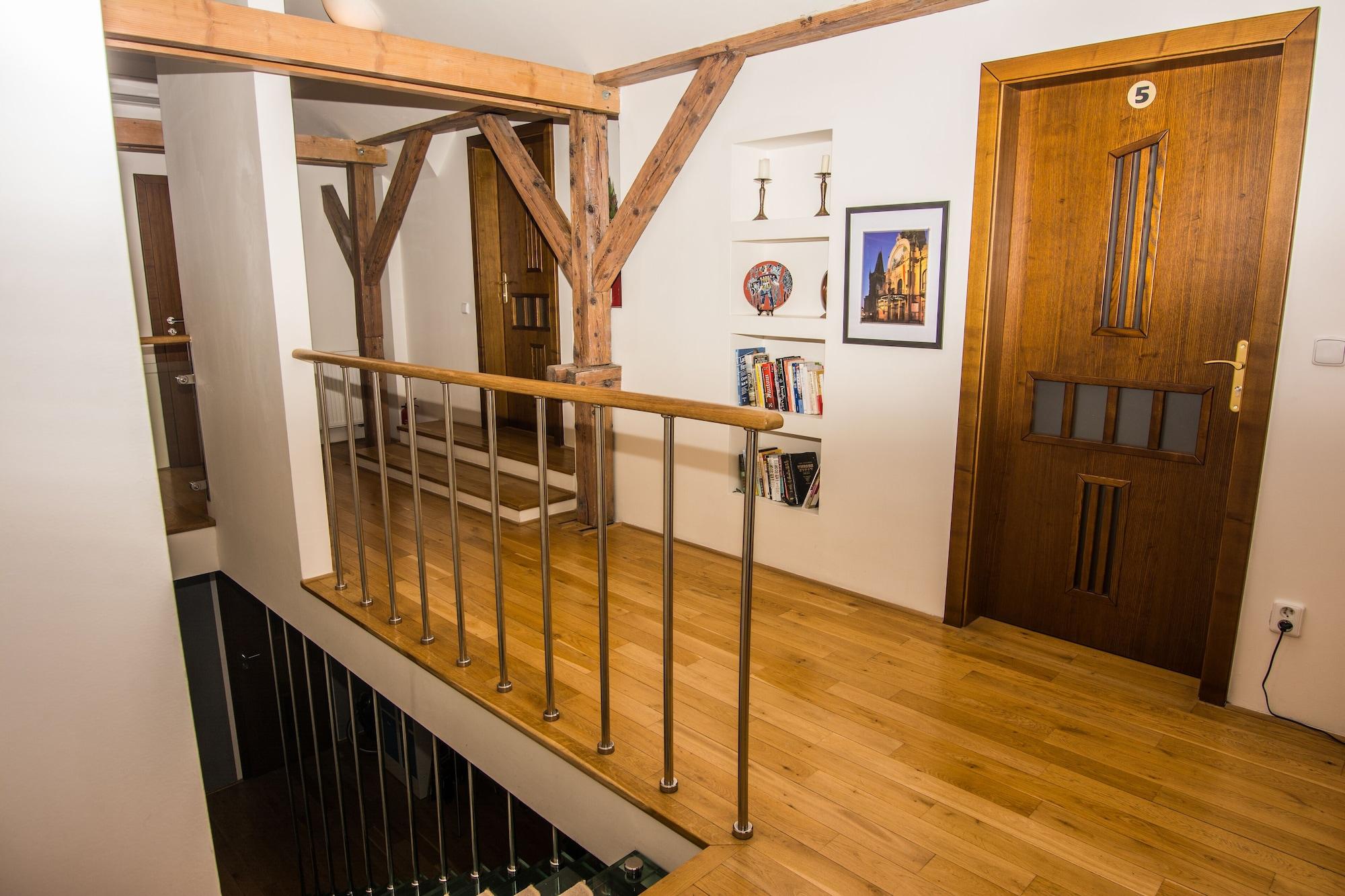 Varios Hostel One Miru