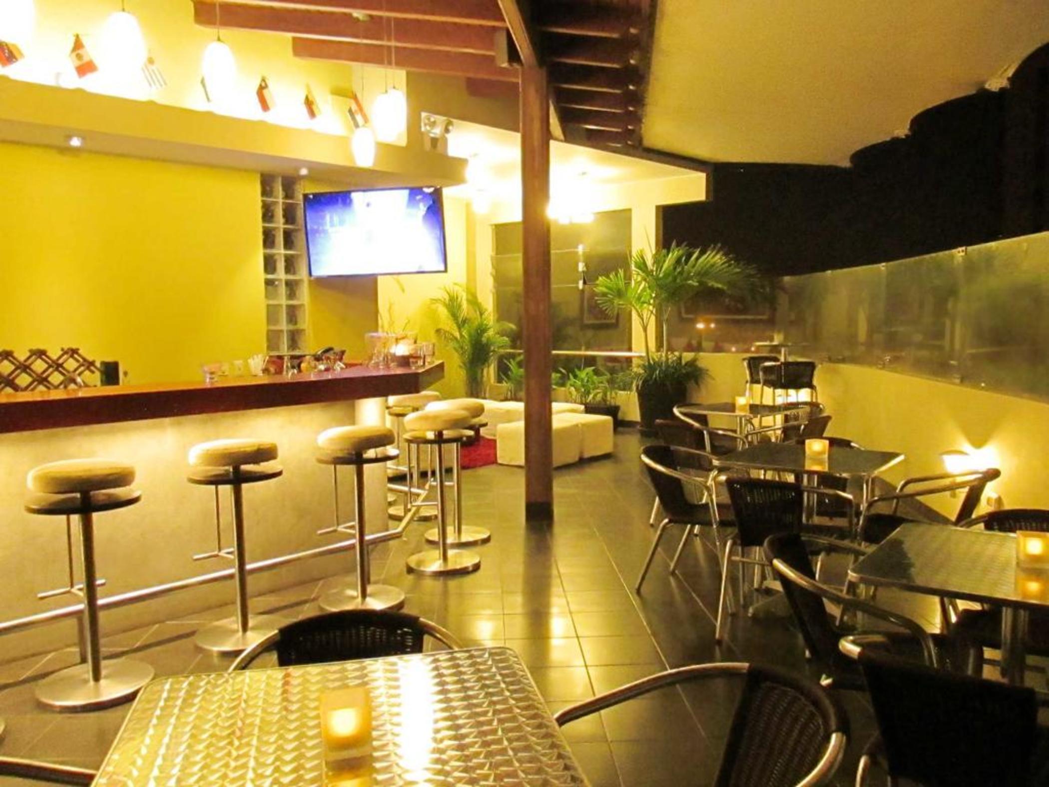 Bar/Salón El Faro Inn