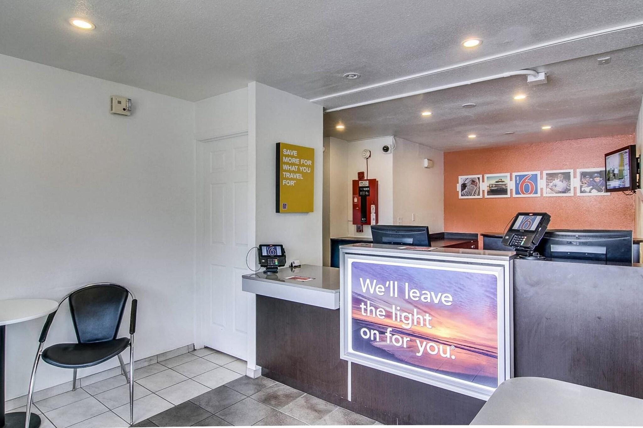 Vista Lobby Motel 6 Jacksonville, FL - Orange Park