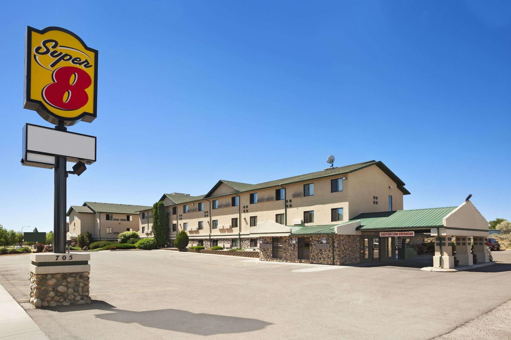 Varios Super 8 by Wyndham Idaho Falls