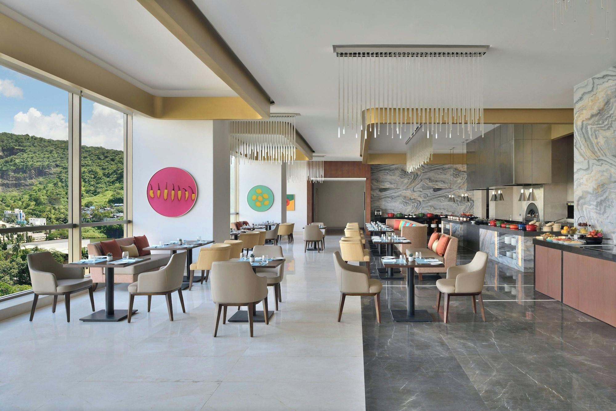 Restaurant Courtyard By Marriott Navi Mumbai