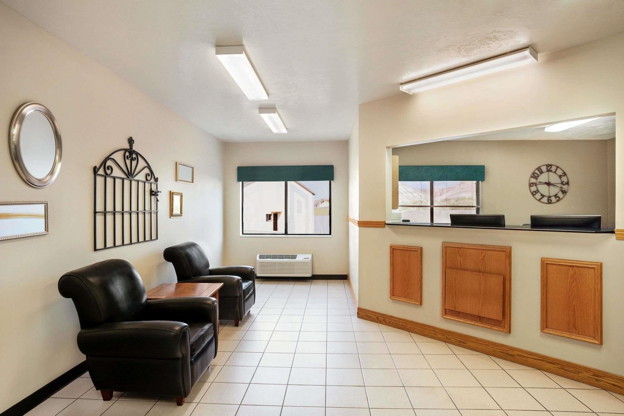 Vista Lobby Travelodge by Wyndham Green River WY