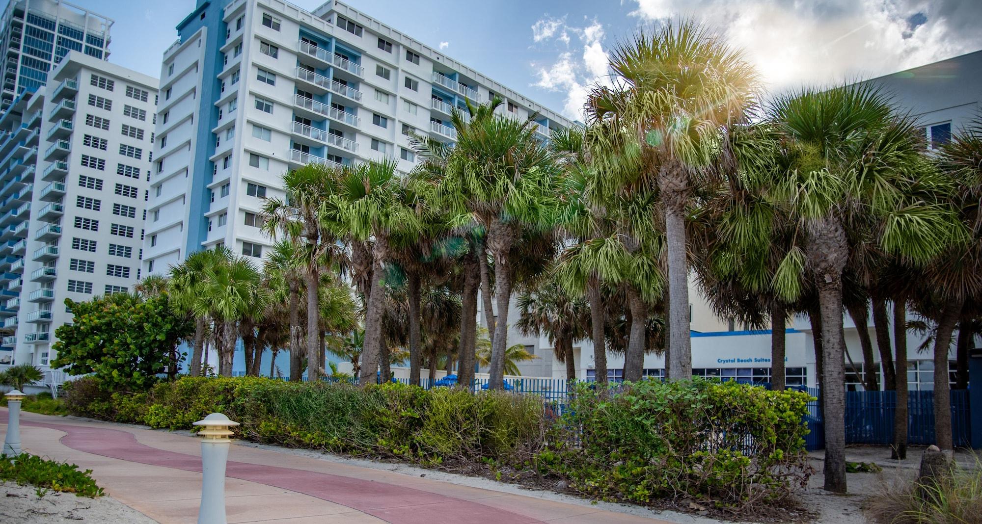 Vista Exterior Crystal Beach Suites Miami Oceanfront Hotel