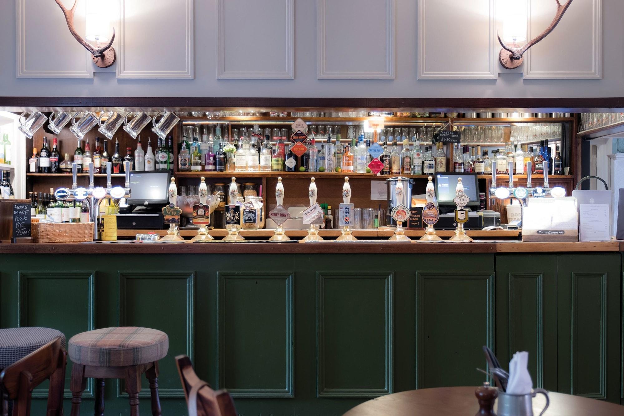 Bar/Salón Lister Arms