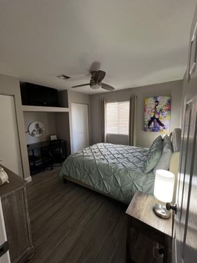 Enjoy this charming 1 story home with backyard oasis!Short drive to the Strip! - Hoteles con parque acuático en Las Vegas, Nevada