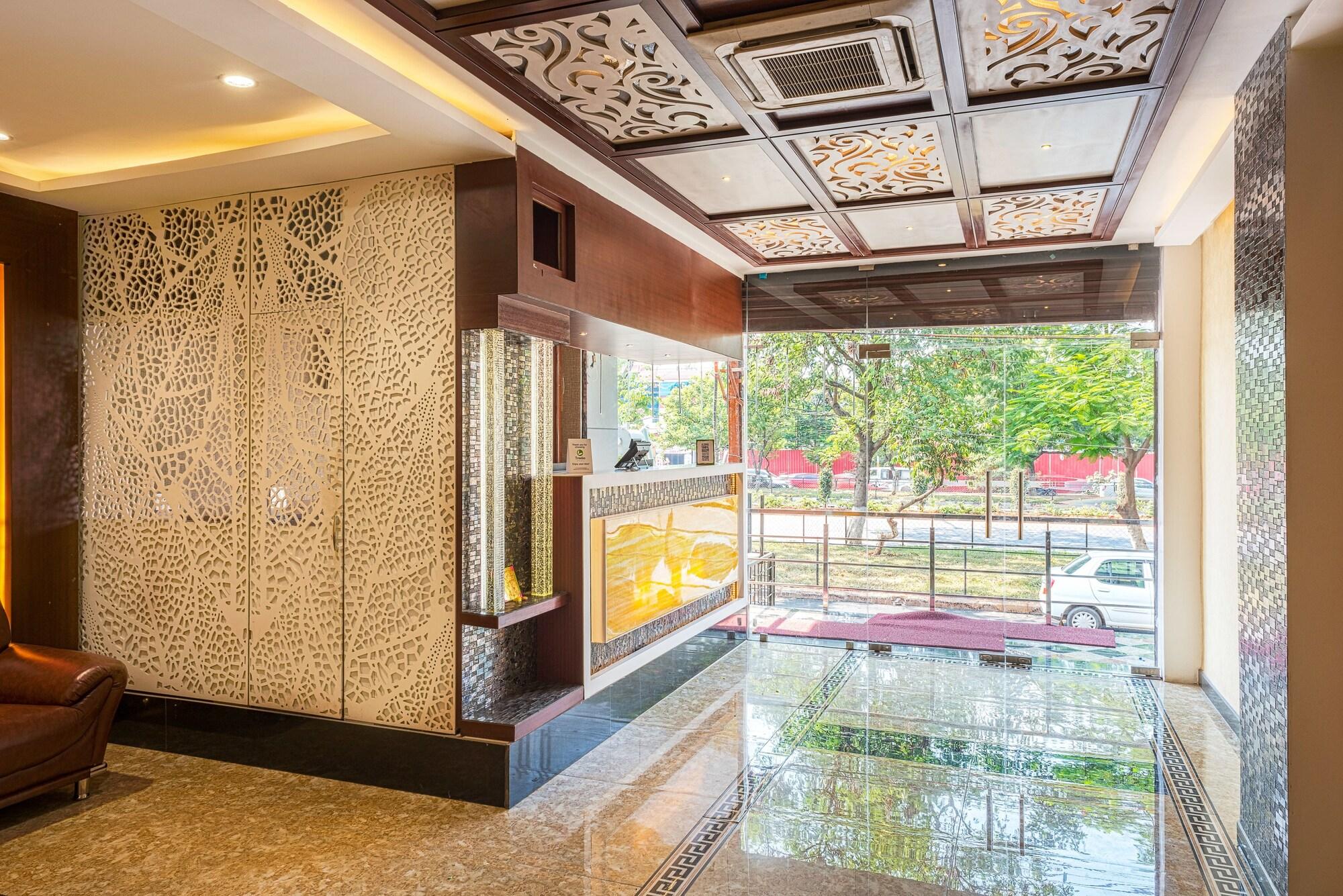 Vista Lobby Treebo Empire