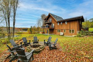 Alquiler Vacacional - Golf, Fish & Ski: Retreat w/ Game Room in Thompson