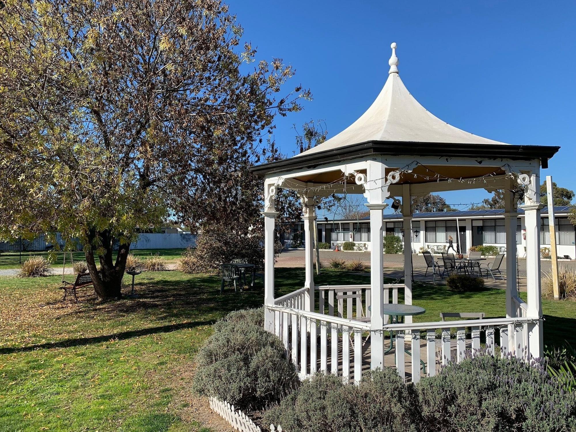 Set de Habitación Gazebo Motor Inn
