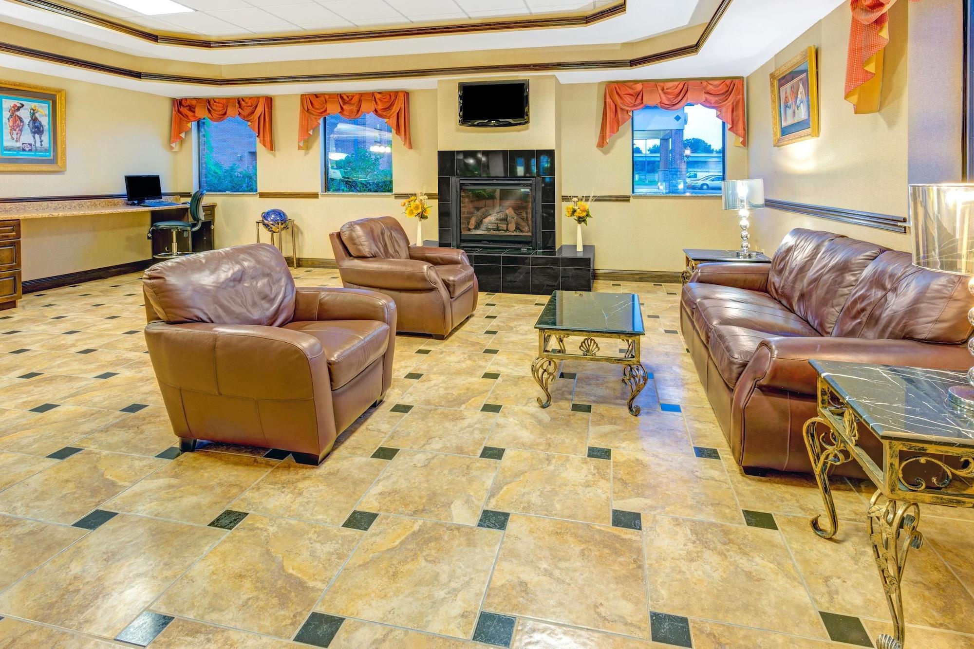 Vista Lobby Days Inn & Suites by Wyndham Jeffersonville IN