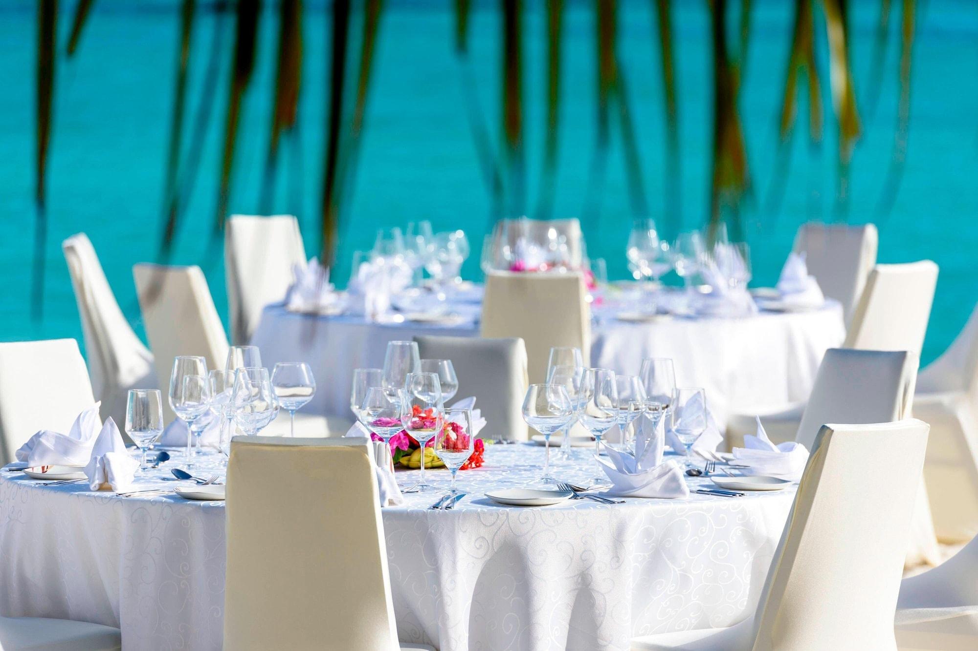 Playa Sheraton Maldives Full Moon Resort & Spa