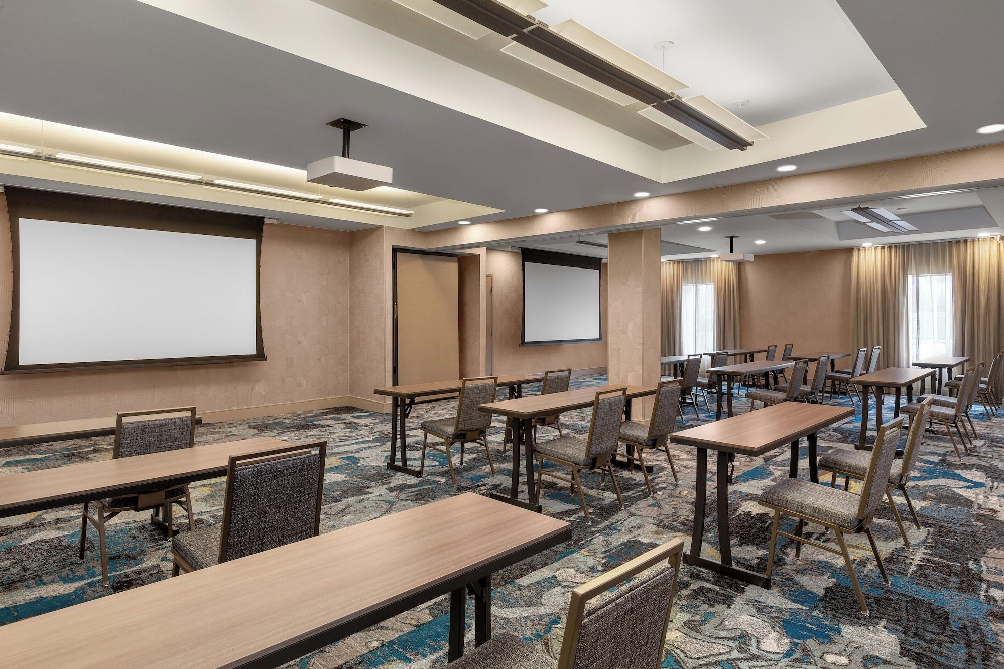 Sala de Reuniones Hotel Indigo Columbus Architectural Center by IHG