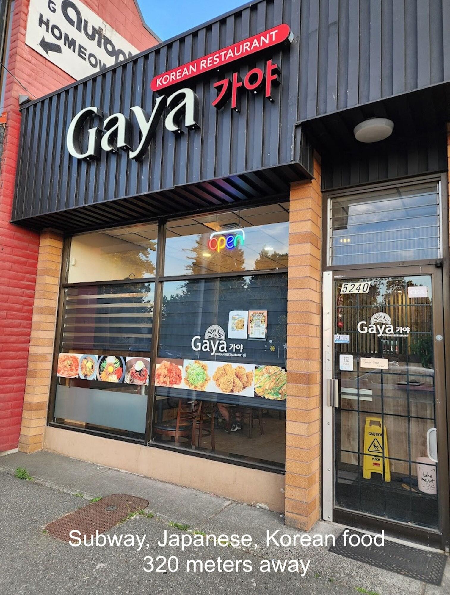 Vista Exterior Near Skytrain Private Bedroom Ensuite BathRM Cozy Coffee