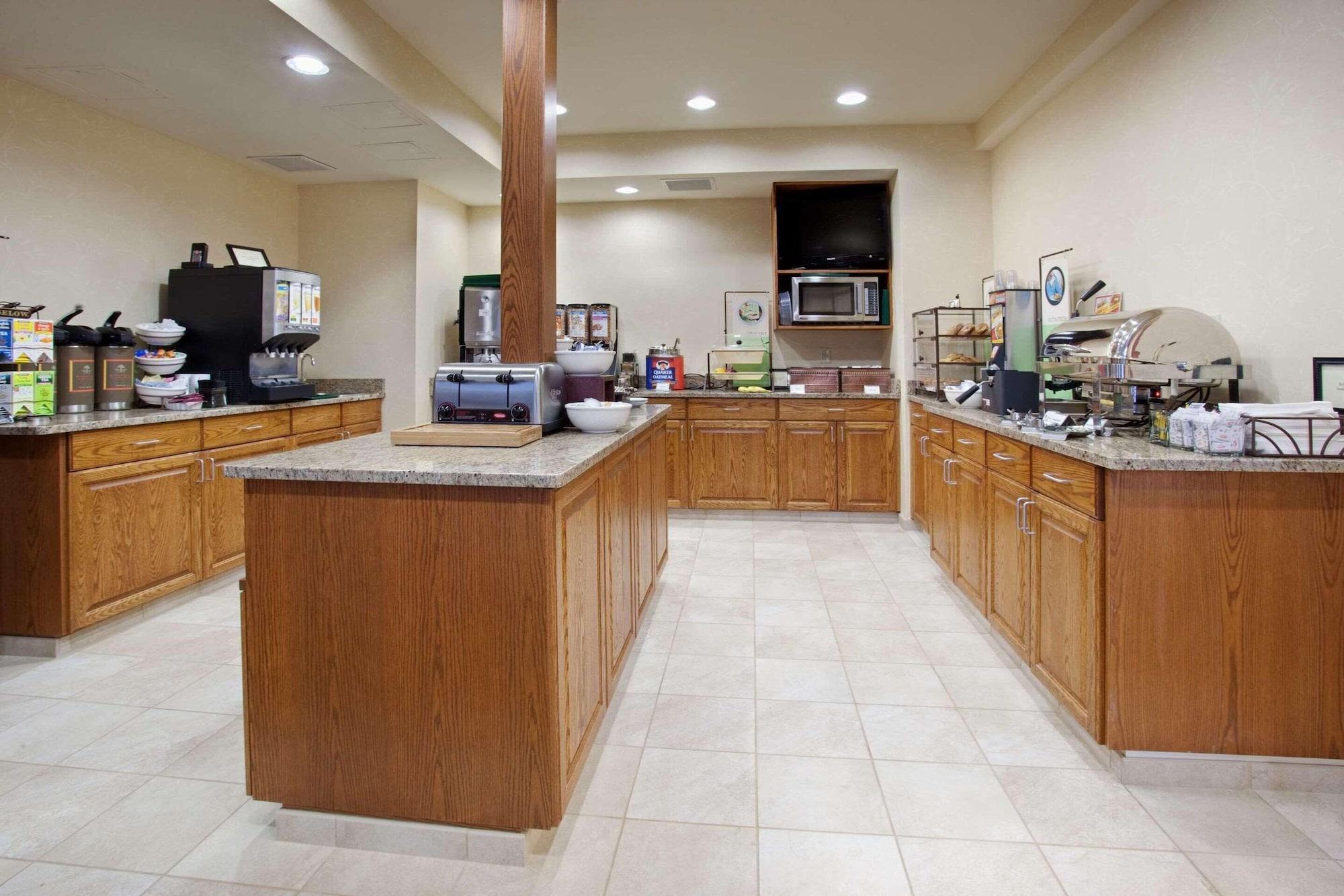 Restaurant Country Inn & Suites by Radisson, Greeley, CO