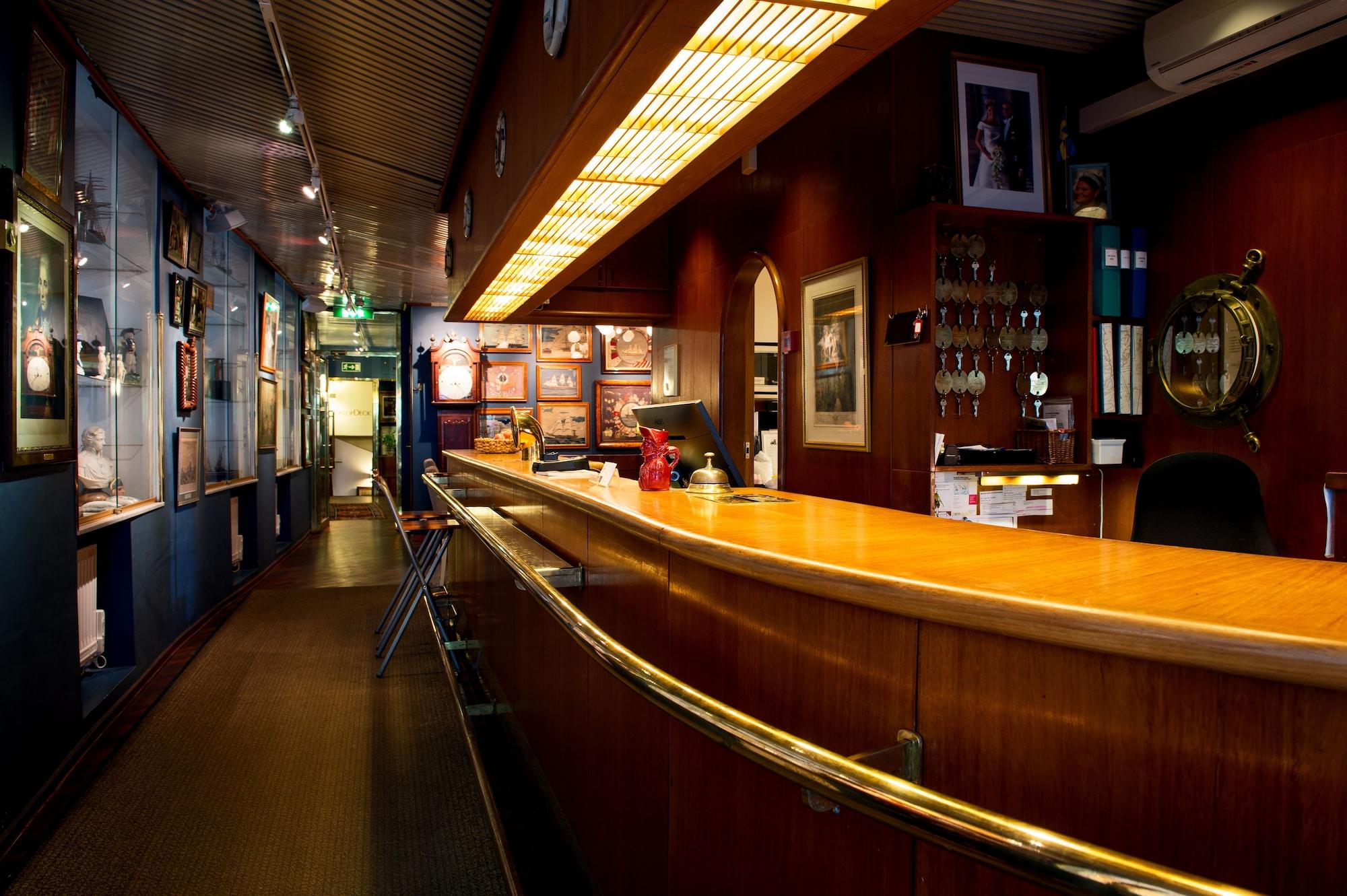 Vista Lobby Lord Nelson Hotel