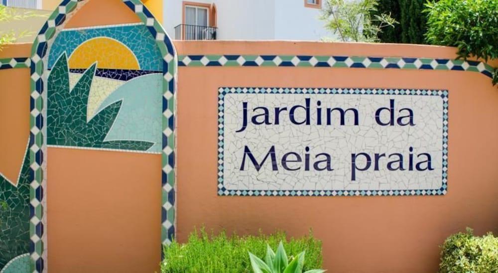 Vista Exterior Jardim Da Meia Praia Hotel