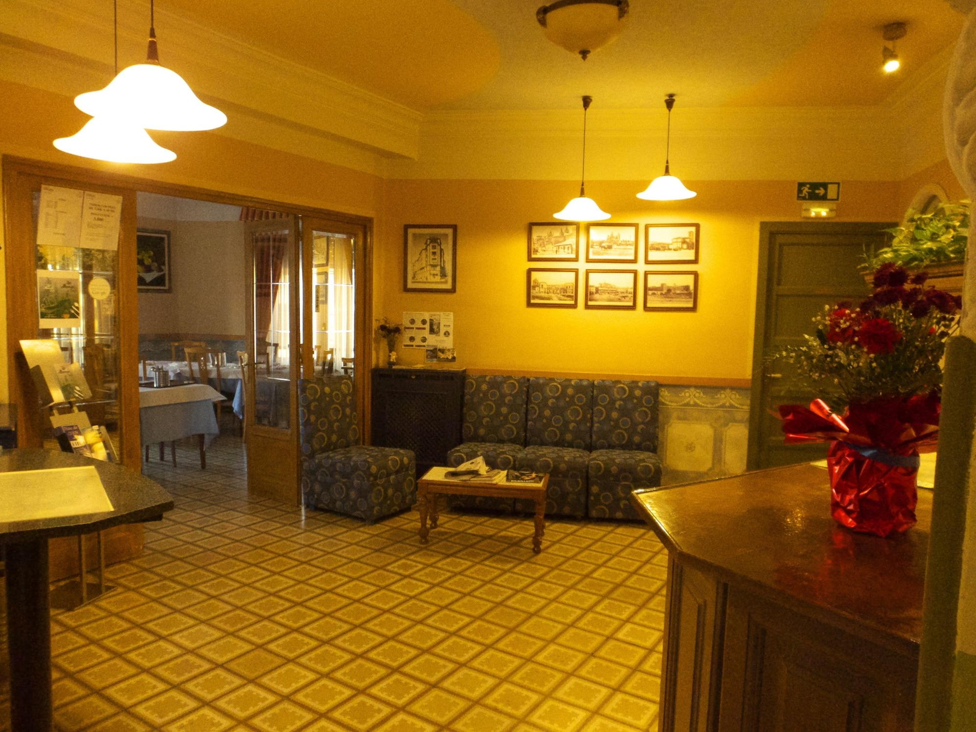 Varios Hostal Orejas