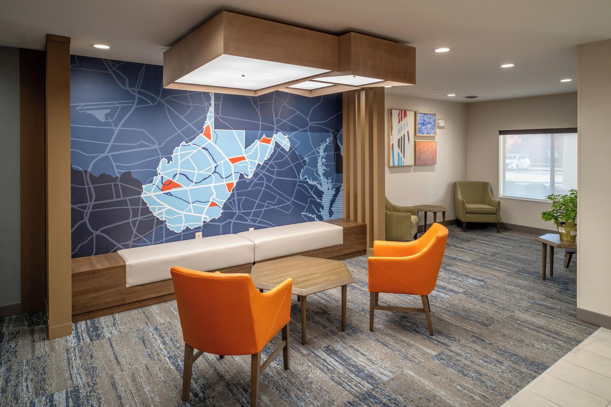 Vista Lobby Holiday Inn Express and Suites Fairmont by IHG