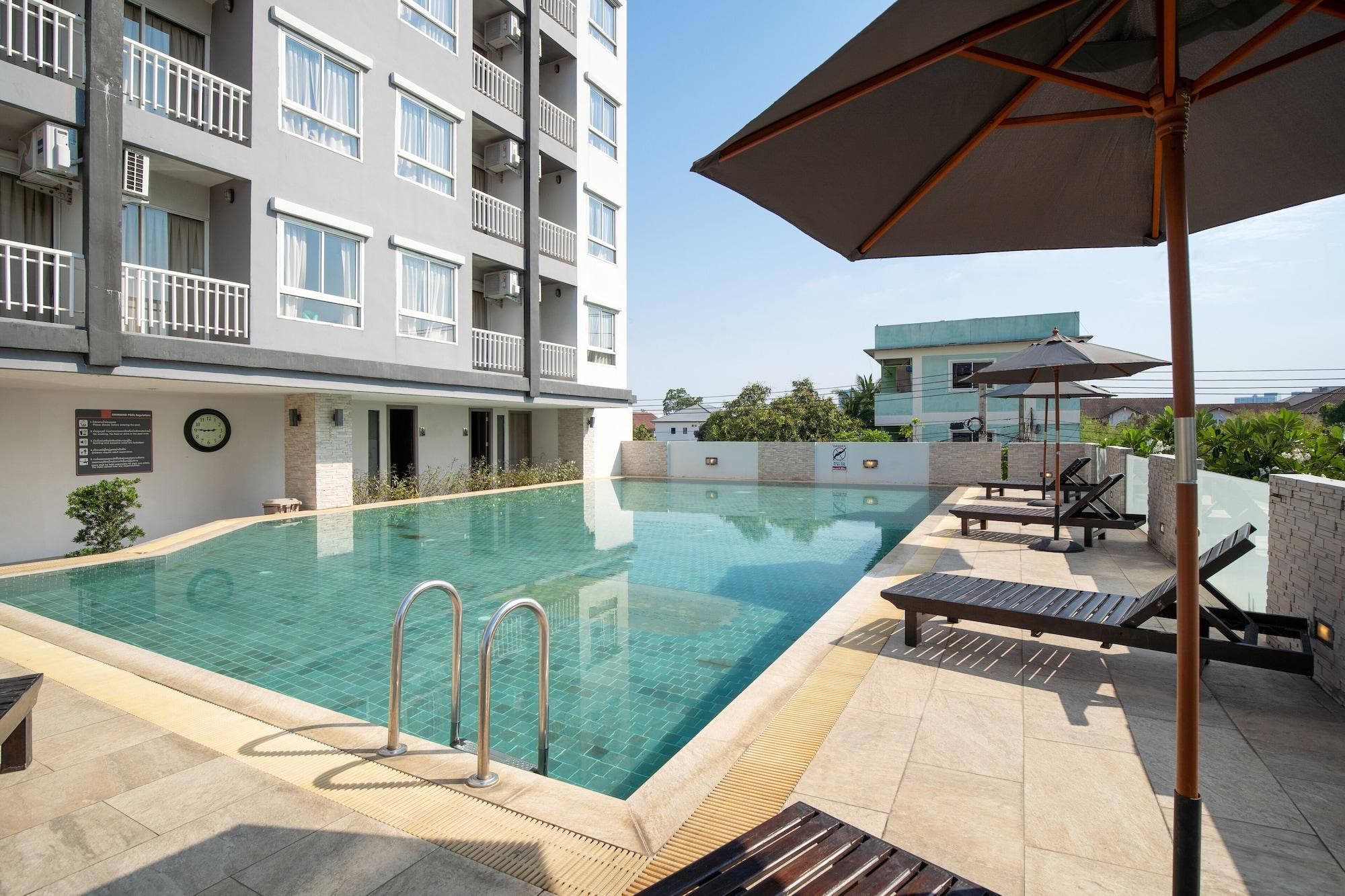 Vista Exterior Leenova Hotel