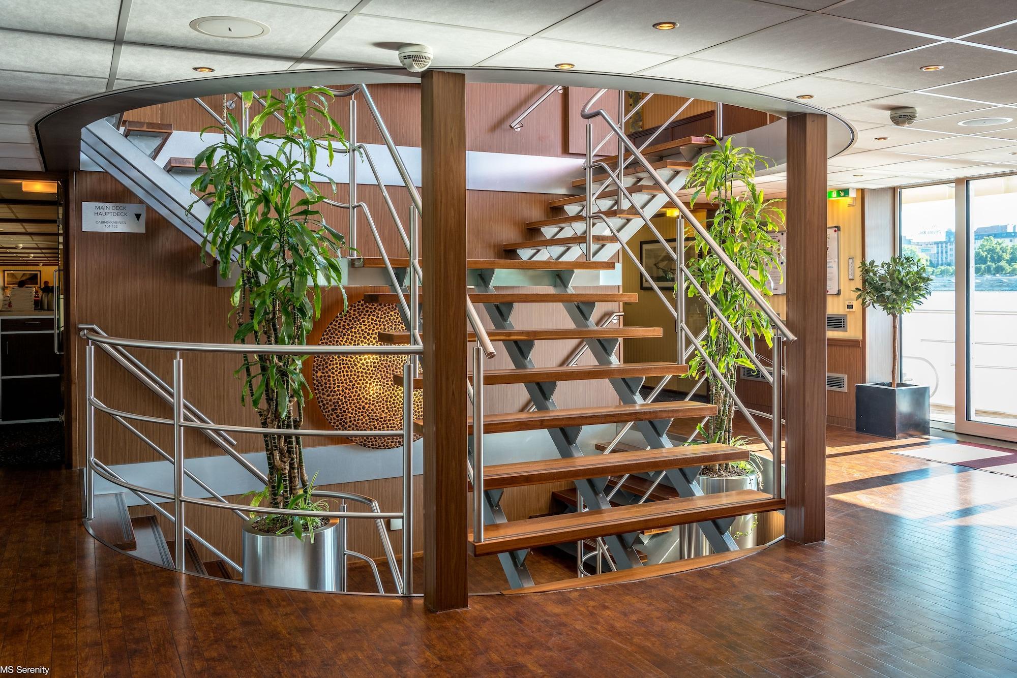 Vista Lobby Select MS Serenity - Neuss