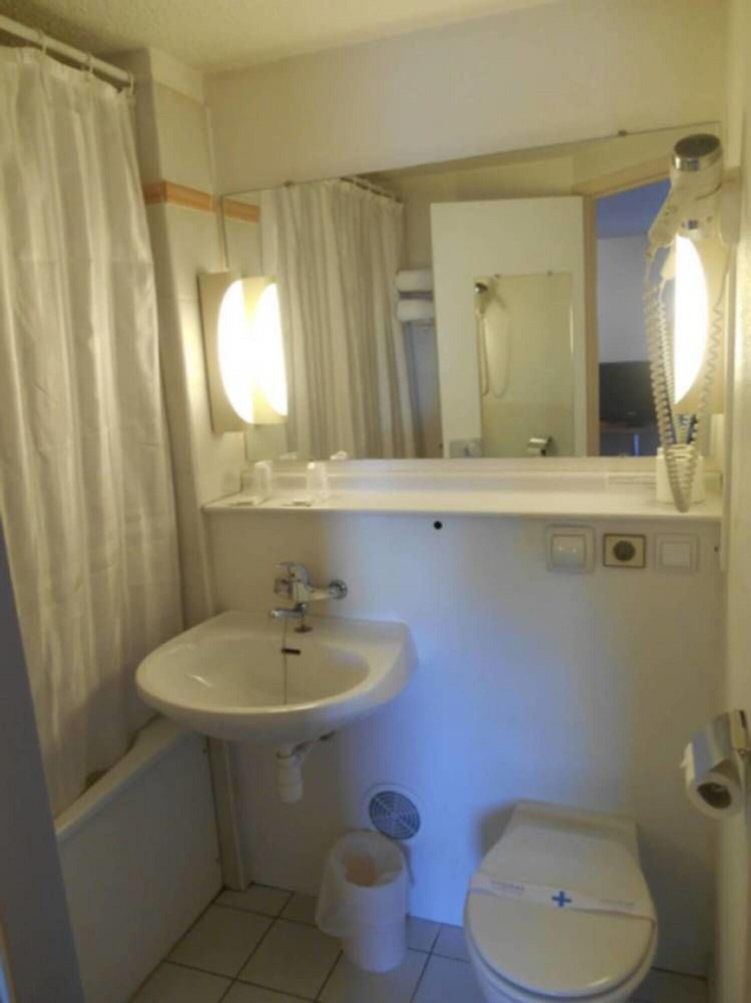 Equipamiento de Habitación Mondhotel Chelles