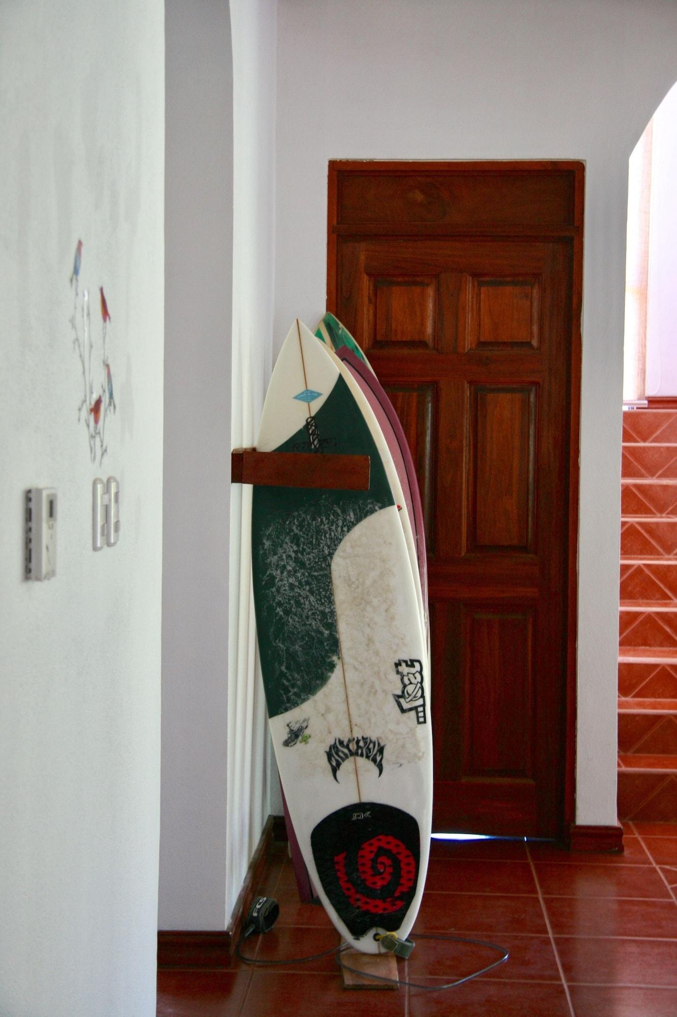 Instalaciones Recreativas Casa Alice Surf Lodge - Hostel