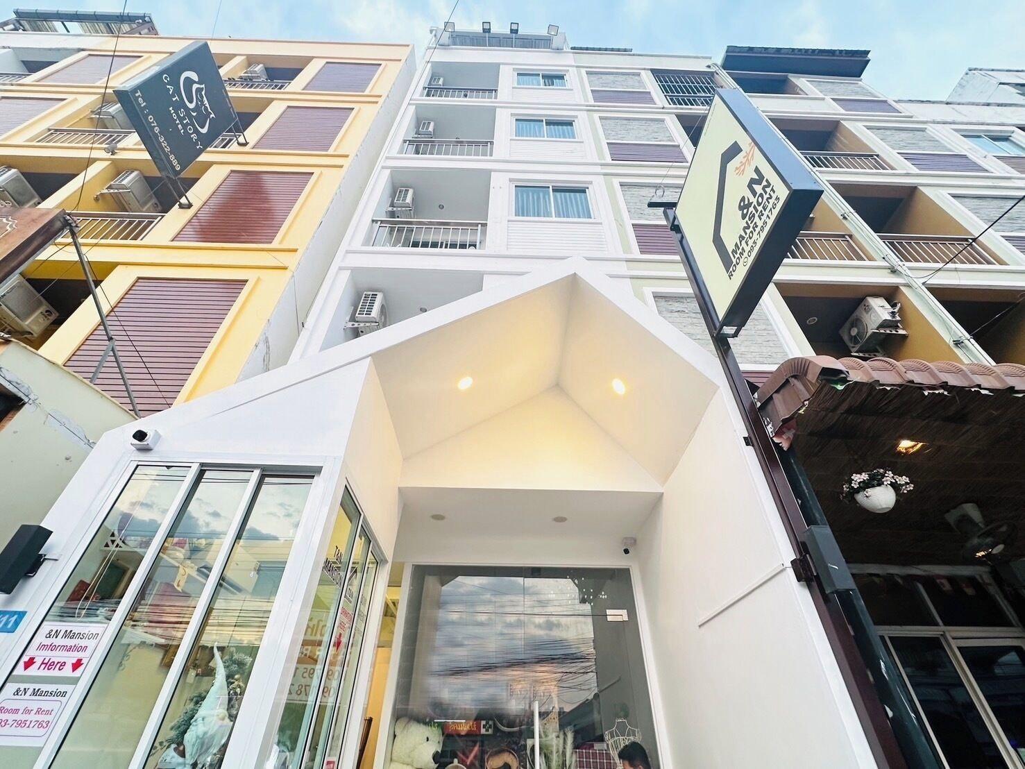 Vista Exterior J and N Mansion 2