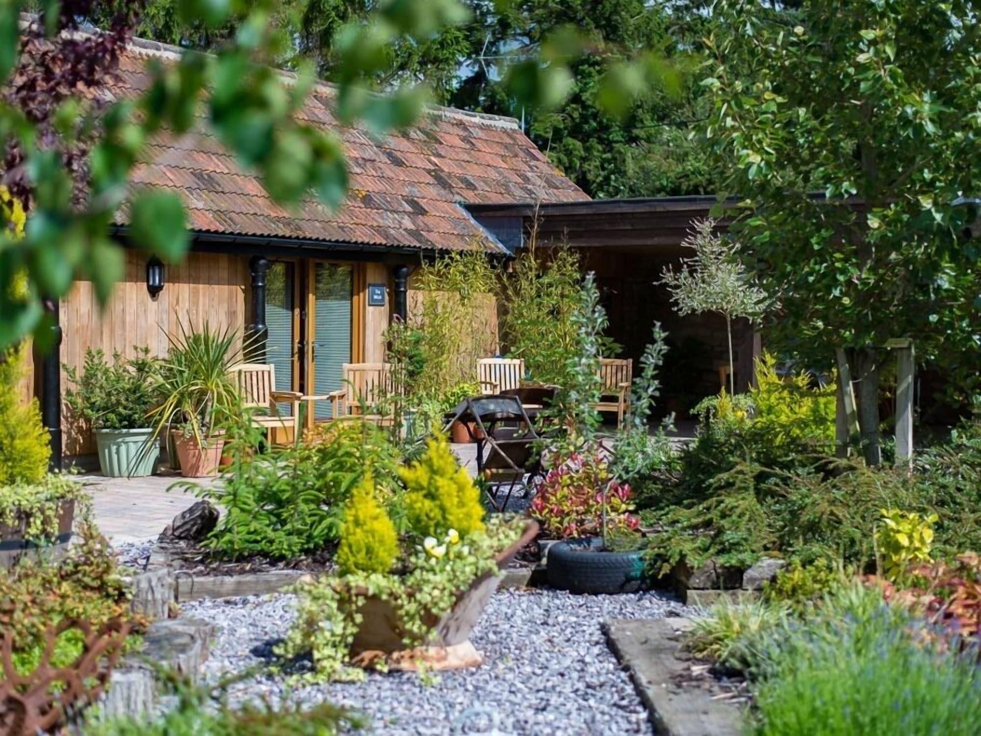 Vista Exterior Widbrook Barns
