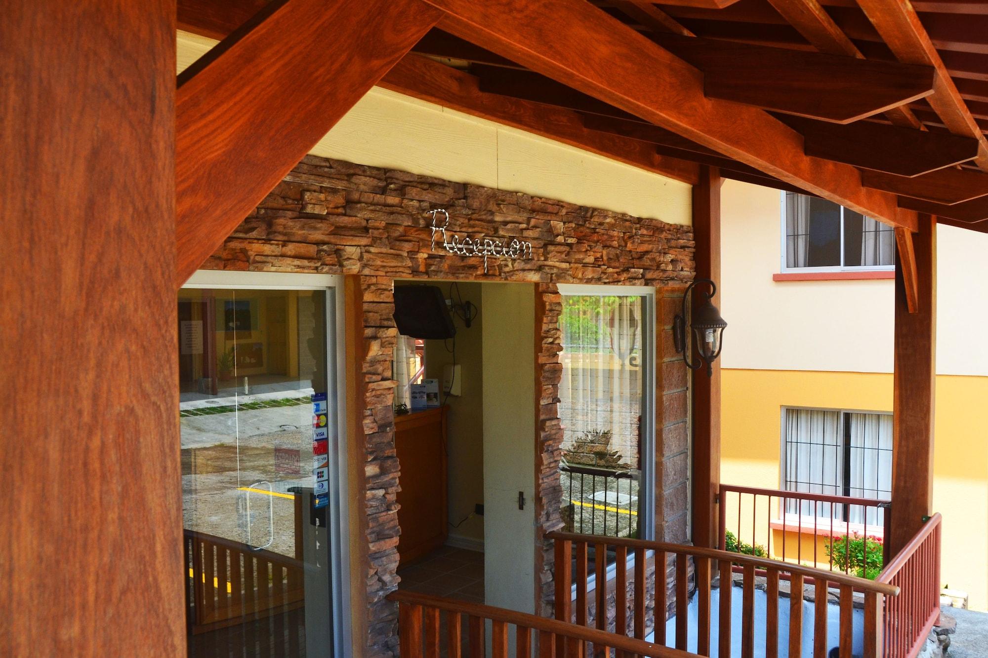 Varios Hotel La Villa