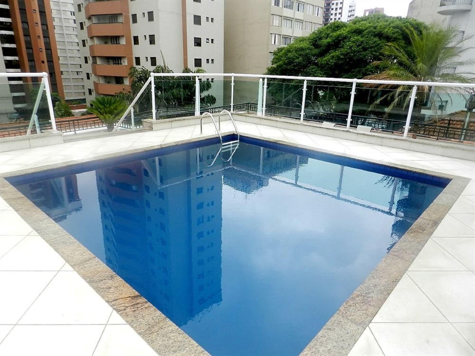 Vista Piscina Upper Hotel