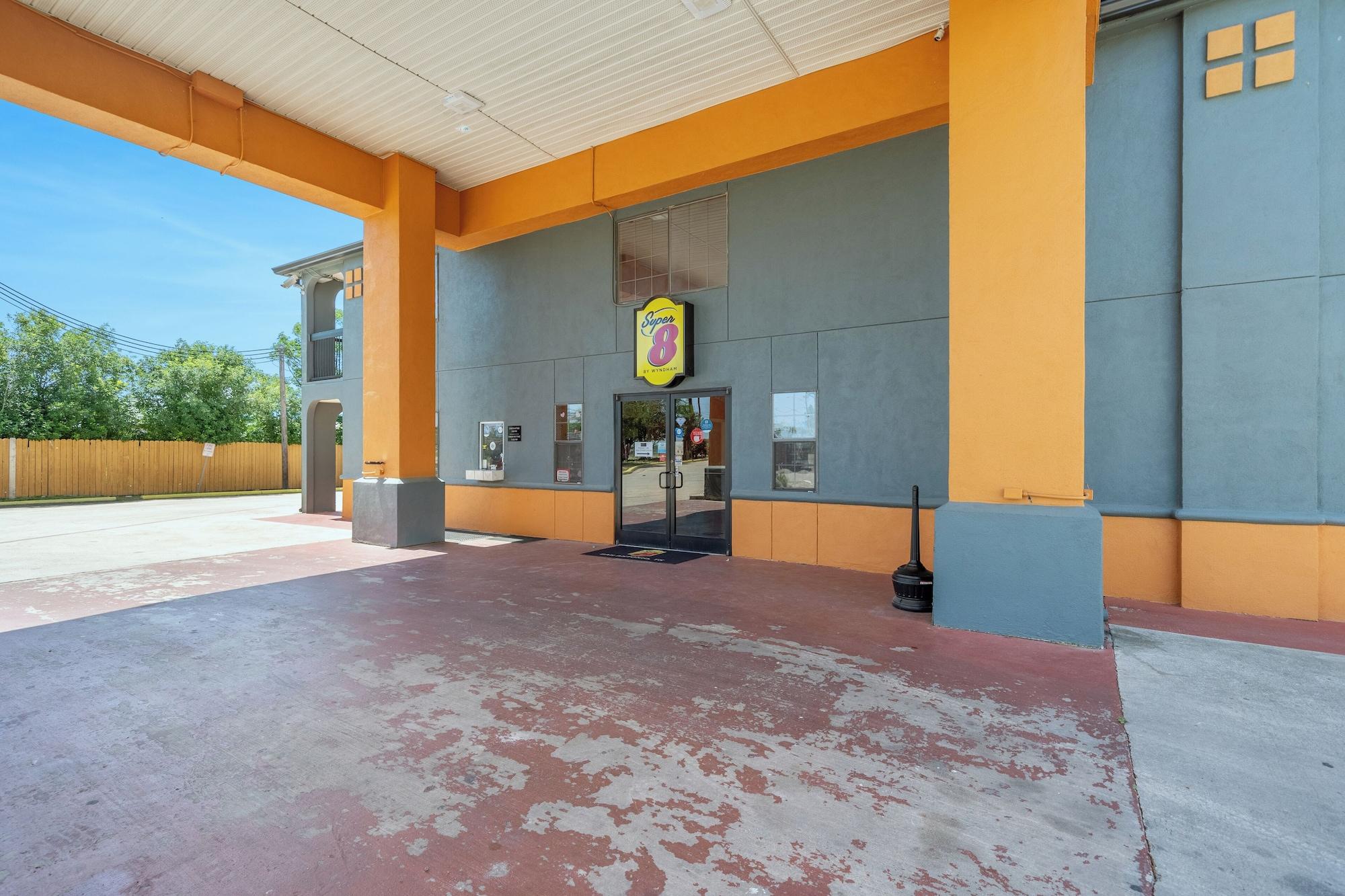Vista Exterior Super 8 by Wyndham San Antonio/Riverwalk Area