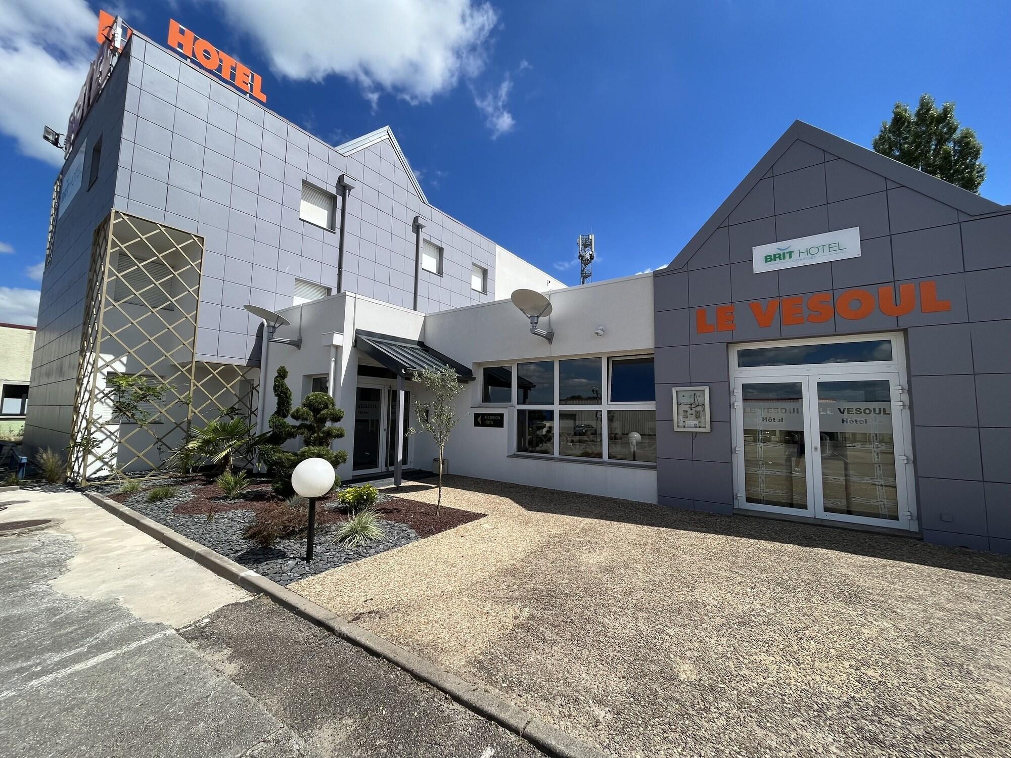 Vista Exterior Brit Hotel Le Vesoul