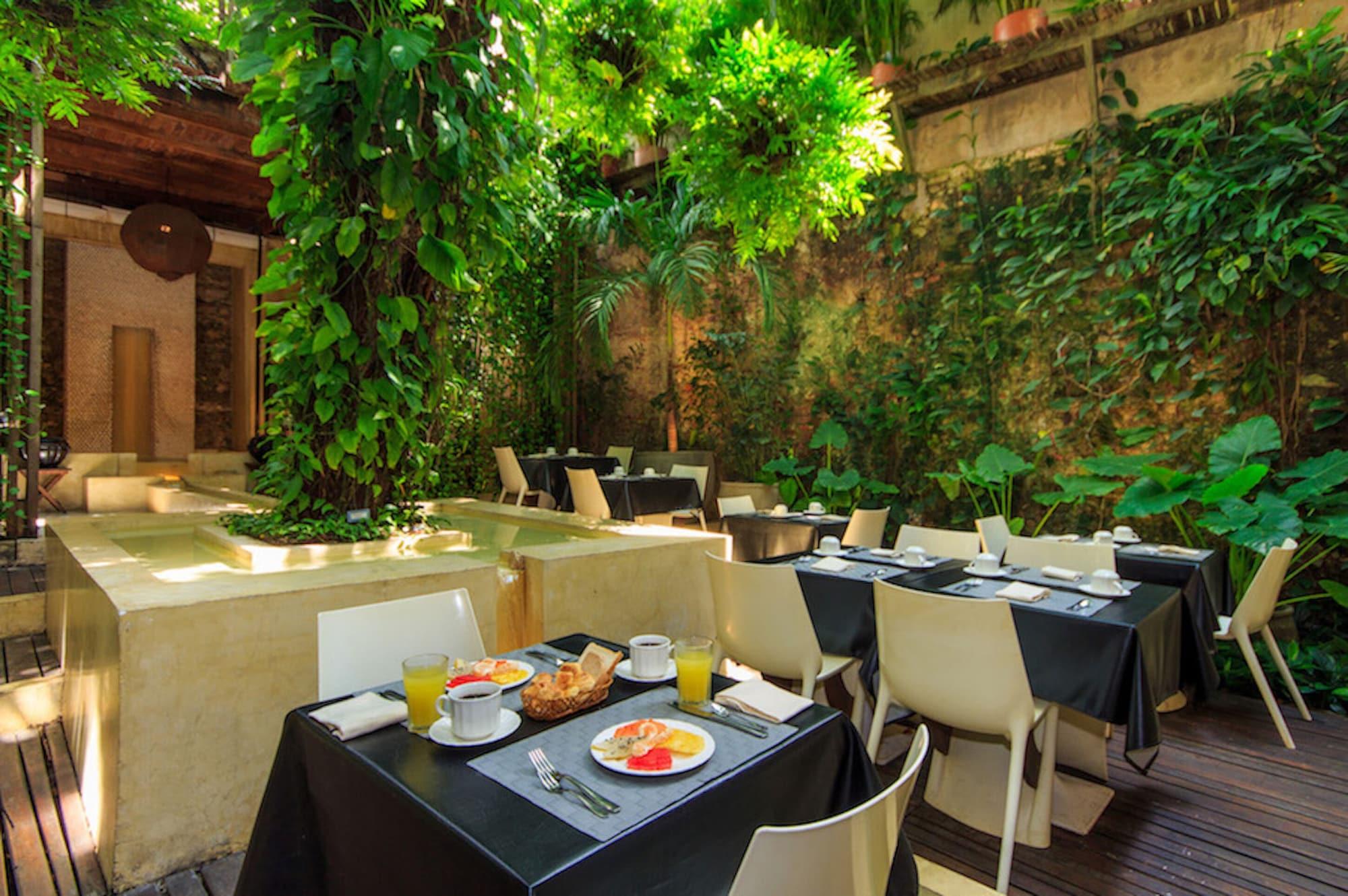 Restaurant Hotel Casa Lola Deluxe Gallery