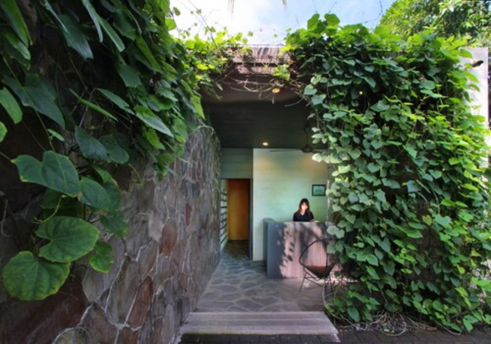 Vista Lobby Clio Apartments