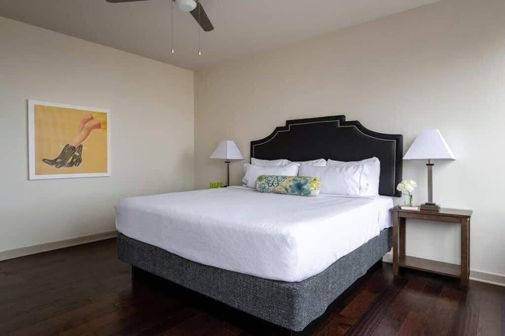 Habitación Stunning CozySuites on Elm St. 10