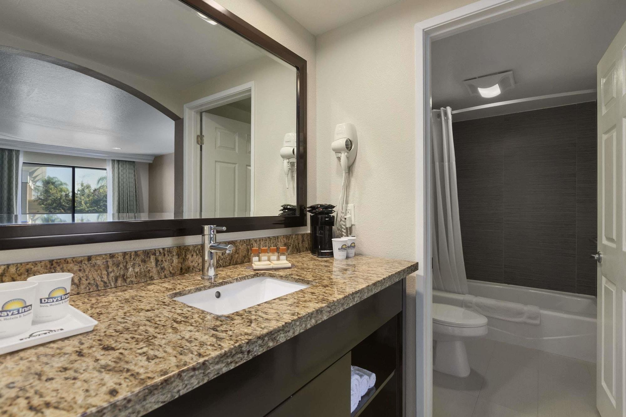 Equipamiento de Habitación Days Inn by Wyndham Downey