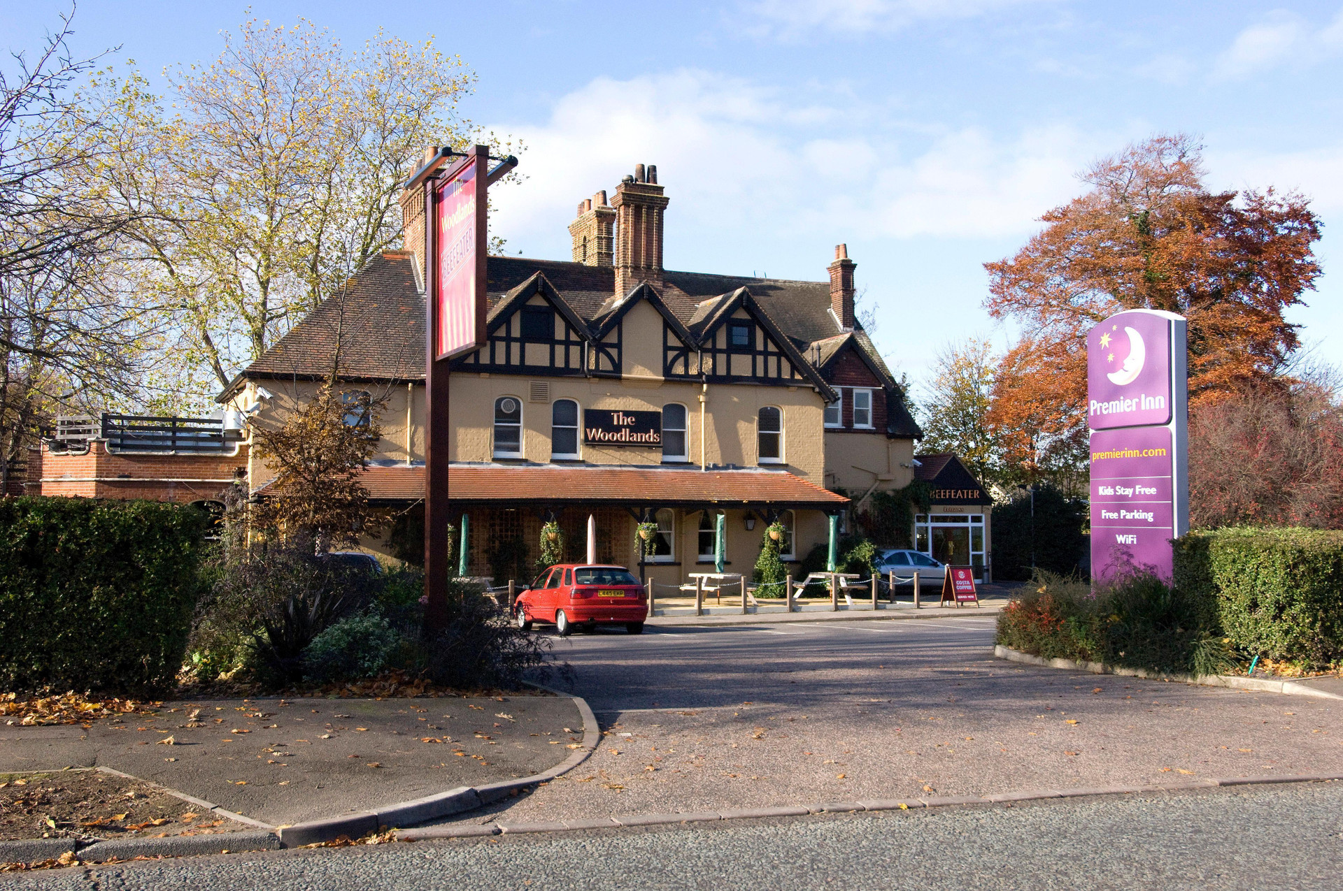 Vista Exterior Premier Inn Gravesend Central
