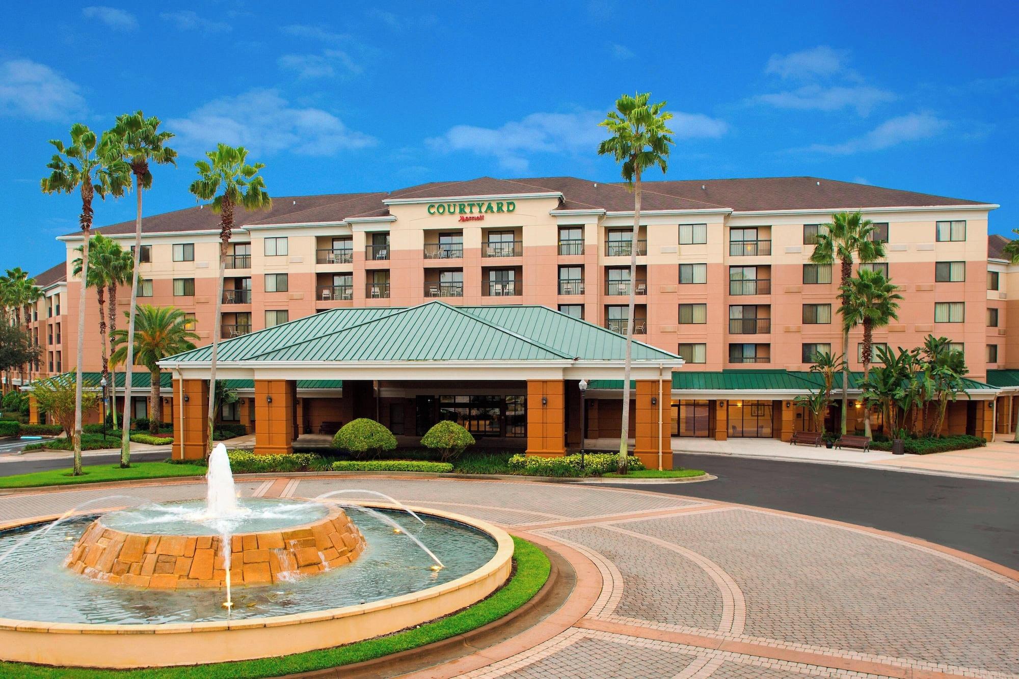 Vista Exterior Courtyard Orlando Lake Buena Vista in the Marriott Village